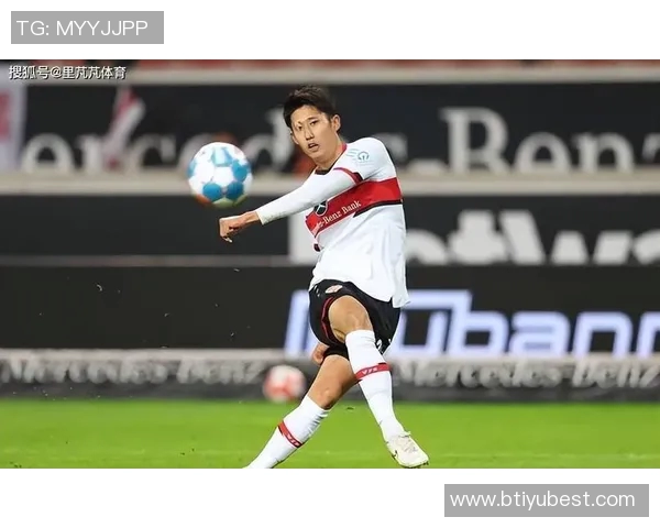 拜仁球员齐聚慕尼黑啤酒节伊藤洋辉与金玟哉同框亮相 拜仁球员齐聚慕尼黑啤酒节伊藤洋辉与金玟哉同框亮相