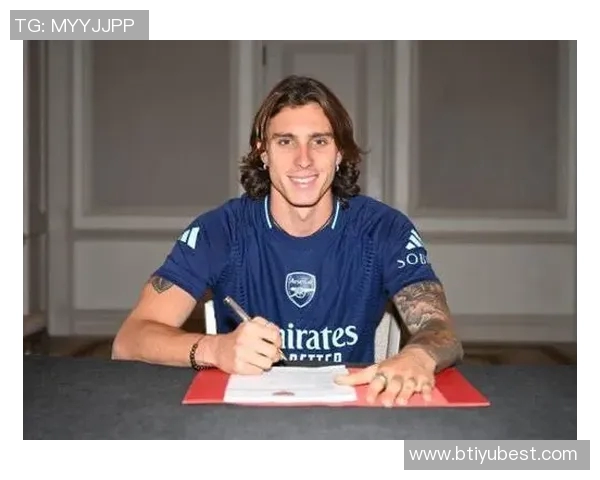 英超官方调查卡拉菲奥里在最佳左后卫中名次如何引发热议 英超官方调查卡拉菲奥里在最佳左后卫中名次如何引发热议