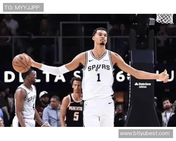 年轻球员激情四溢文班遭双人犯规卡斯尔与米奇争执双双被罚