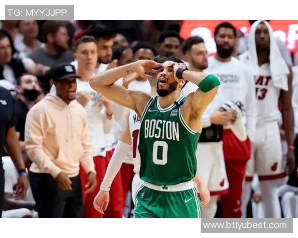 普尔状态火热半场12分钟狂砍16分2板三分命中率高达60